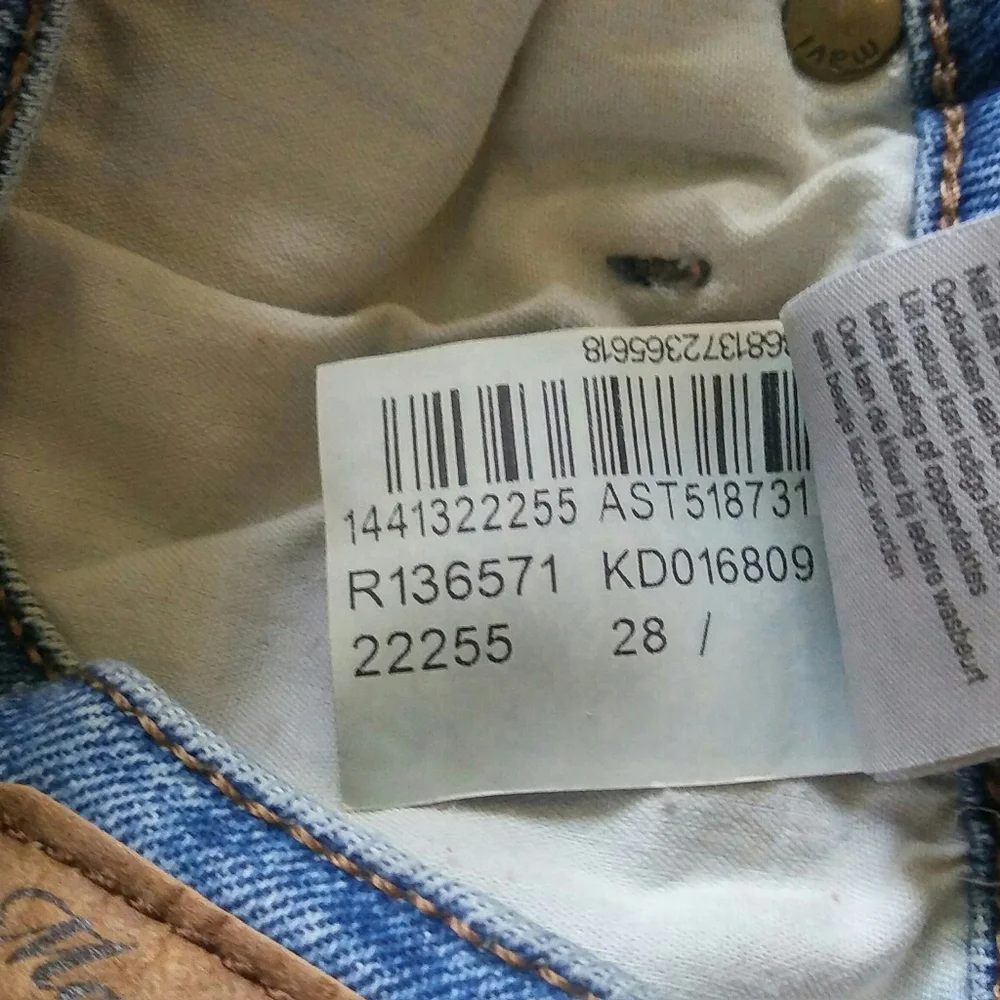 Mavi Distressed Denim Shorts Size 28 - Picture 3 of 9